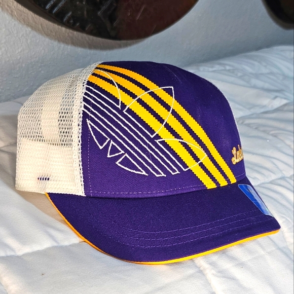 Women's VINTAGE Adidas Mesh Snapback Hat - Picture 2 of 9